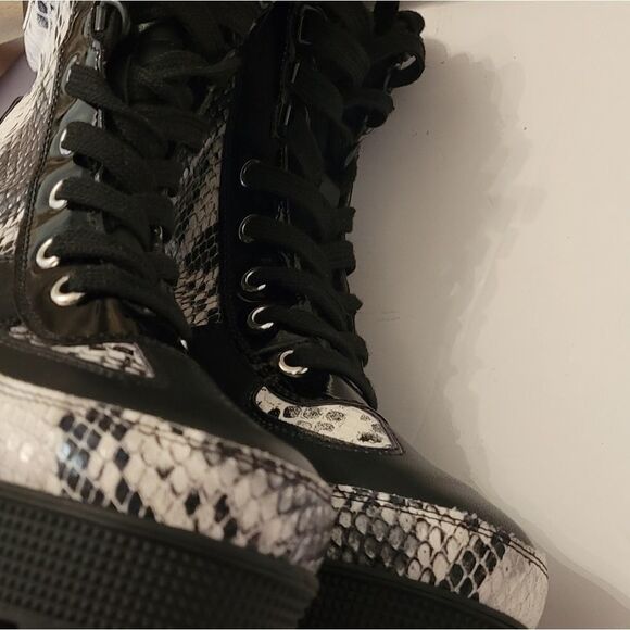 LADIES FASHIONOVA SNAKESKIN LOOK BOOT - Picture 14 of 15